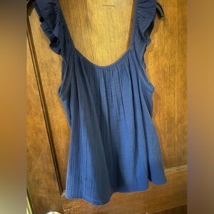 Vineyard vines blue top